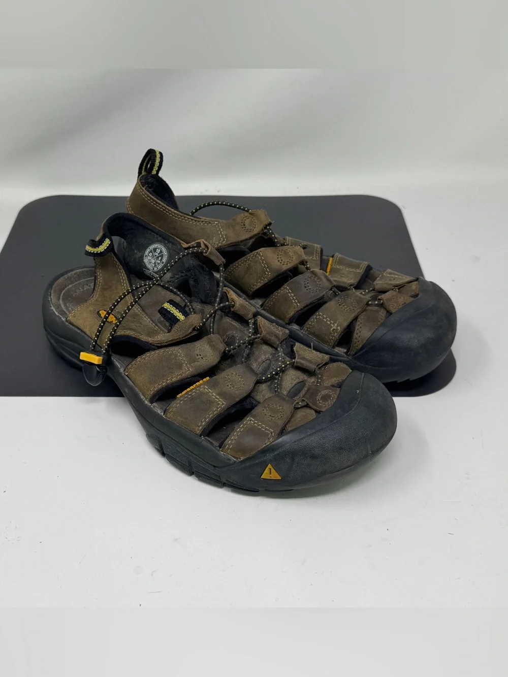 Keen men’s Newport leather hiking waterproof closed toe sandals size 11.5